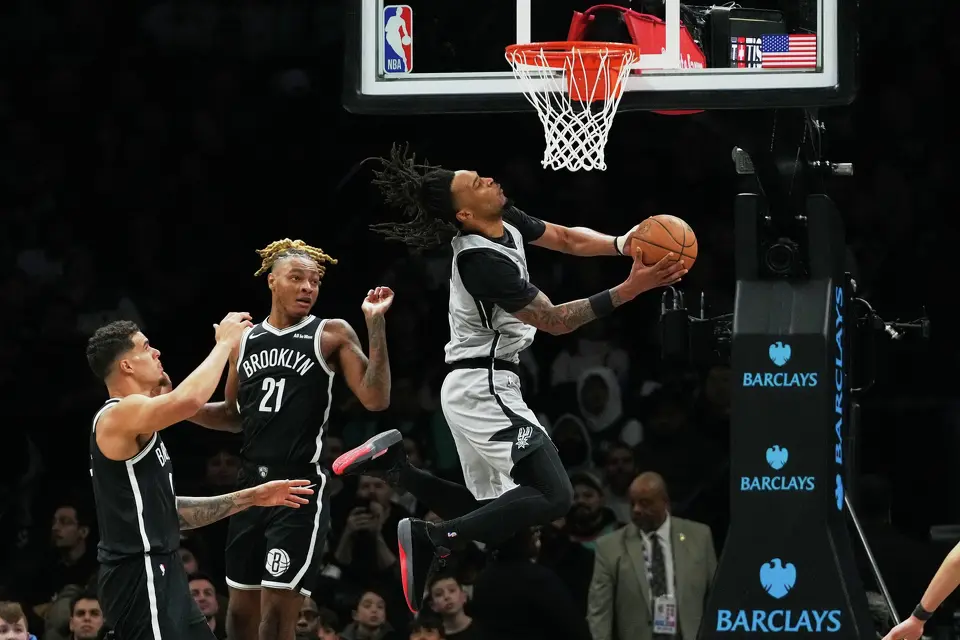 San Antonio Spurs' Stephon Castle, right, drives past Brooklyn Nets' Noah Clowney, center, and Michael Porter Jr. during the first half of an NBA basketball game Thursday, Feb. 26, 2026, in New York. (AP Photo/Frank Franklin II)