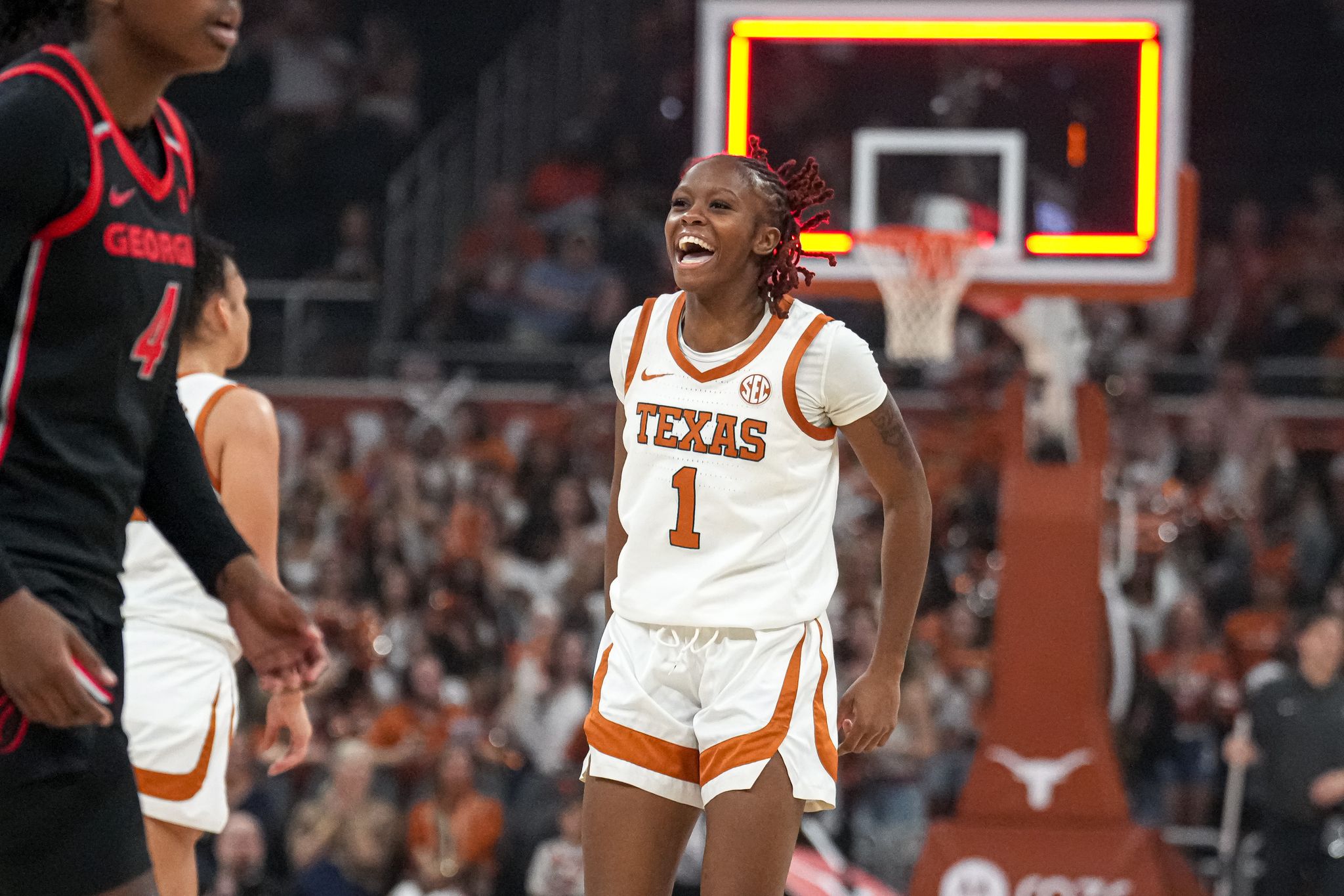 No. 4 Texas blasts No. 23 Georgia as regular season nears its end
