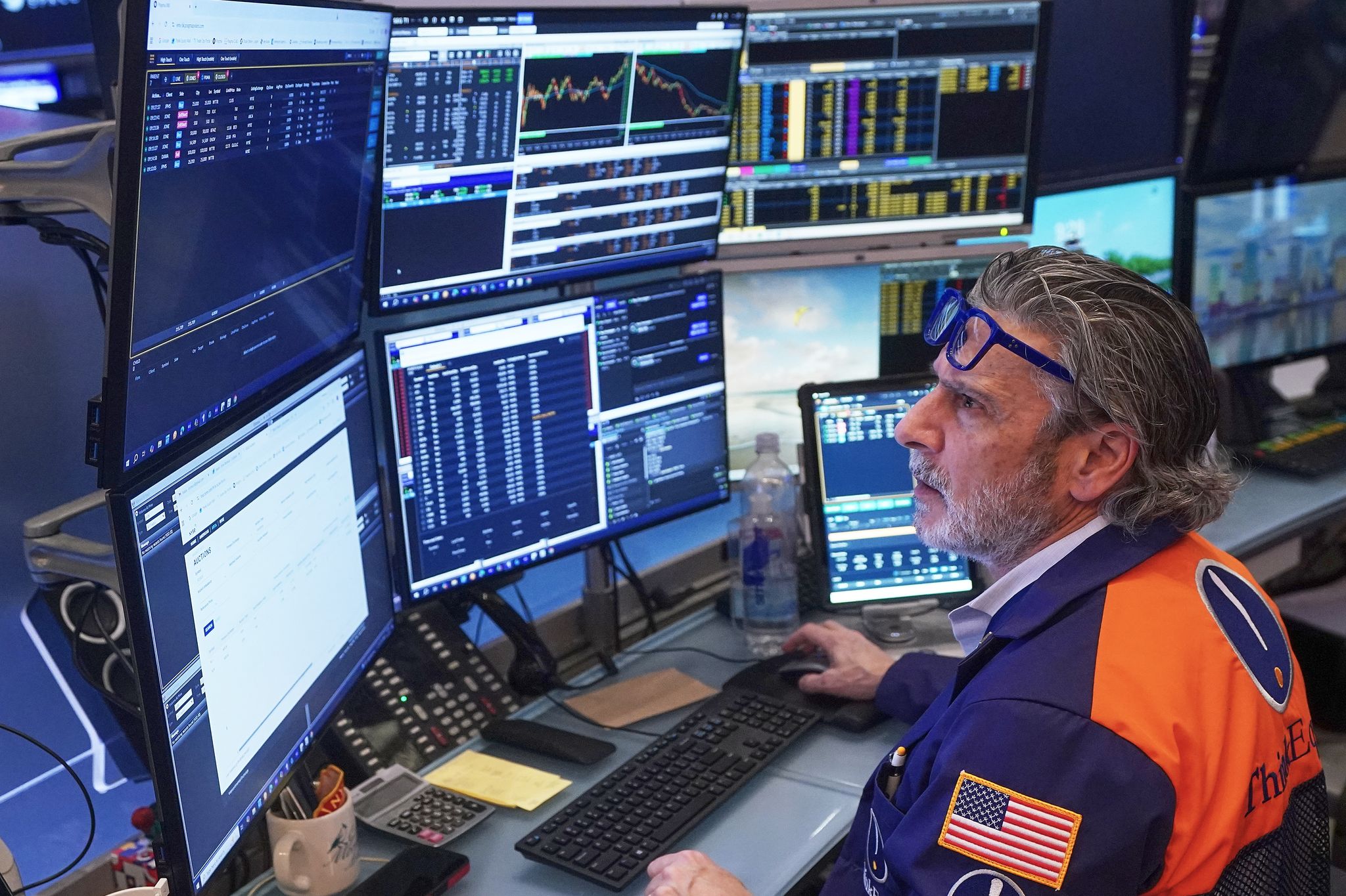US stocks sink and oil prices rise as worries about AI, inflation and ...