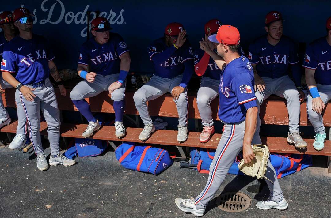 Texas Rangers giving Josh Smith chance to win 2B job