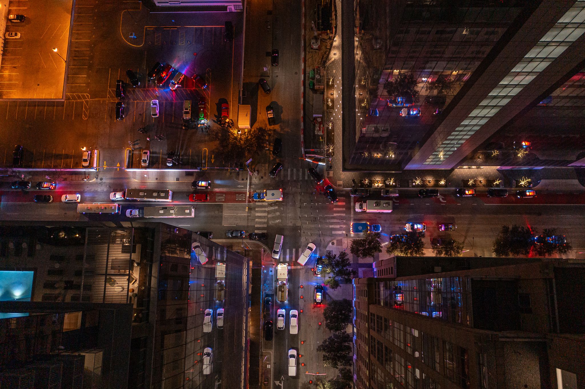 3 dead, 14 injured; suspect killed by cops