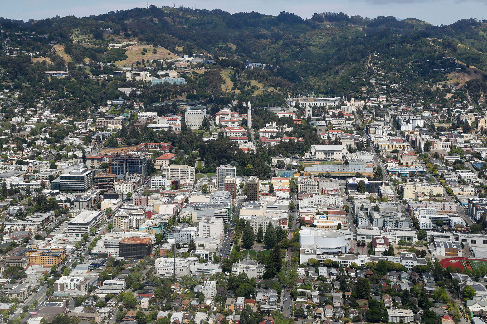 Bay Area police warn of men with Irish accents running 'aggressive' scam