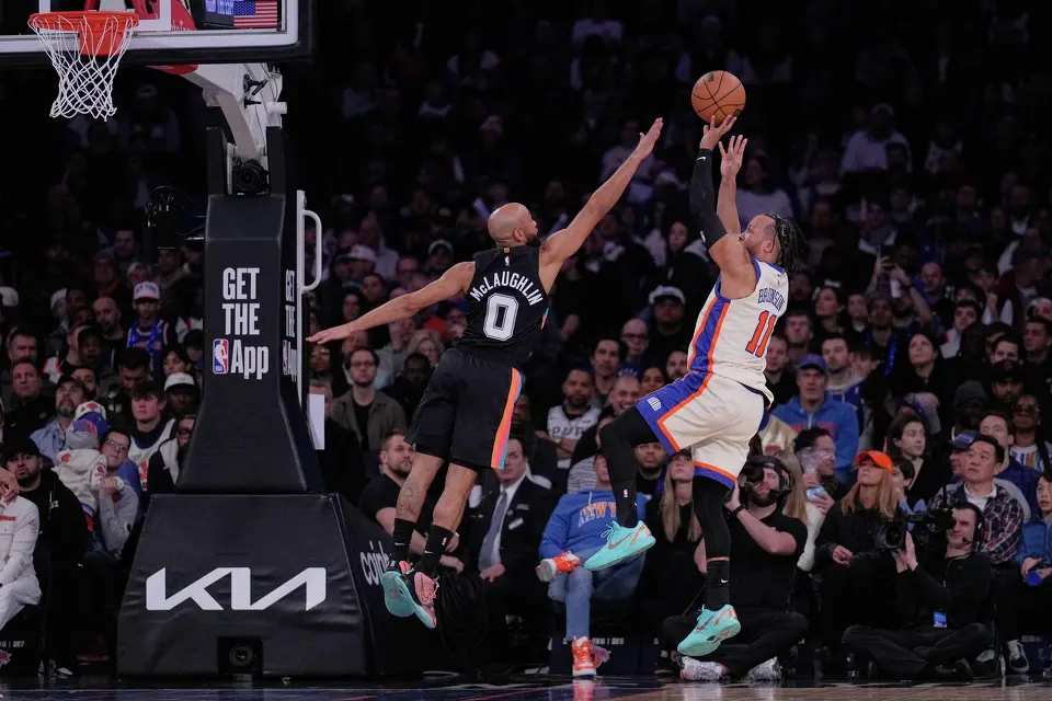 New York Knicks' Jalen Brunson, right, shoots over San Antonio Spurs' Jordan McLaughlin during the second half of an NBA basketball game Sunday, March 1, 2026, in New York. (AP Photo/Seth Wenig)