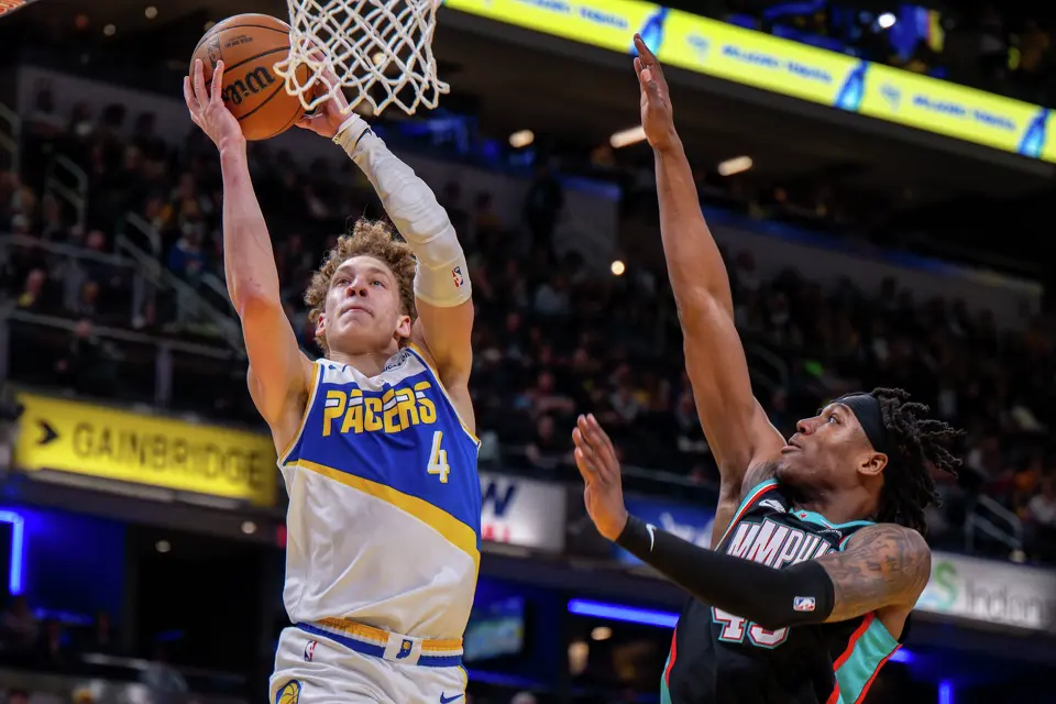 Indiana Pacers guard Taelon Peter (4) goes up to dunk during the second half of an NBA basketball game against the Memphis Grizzlies in Indianapolis, Sunday, March 1, 2026.