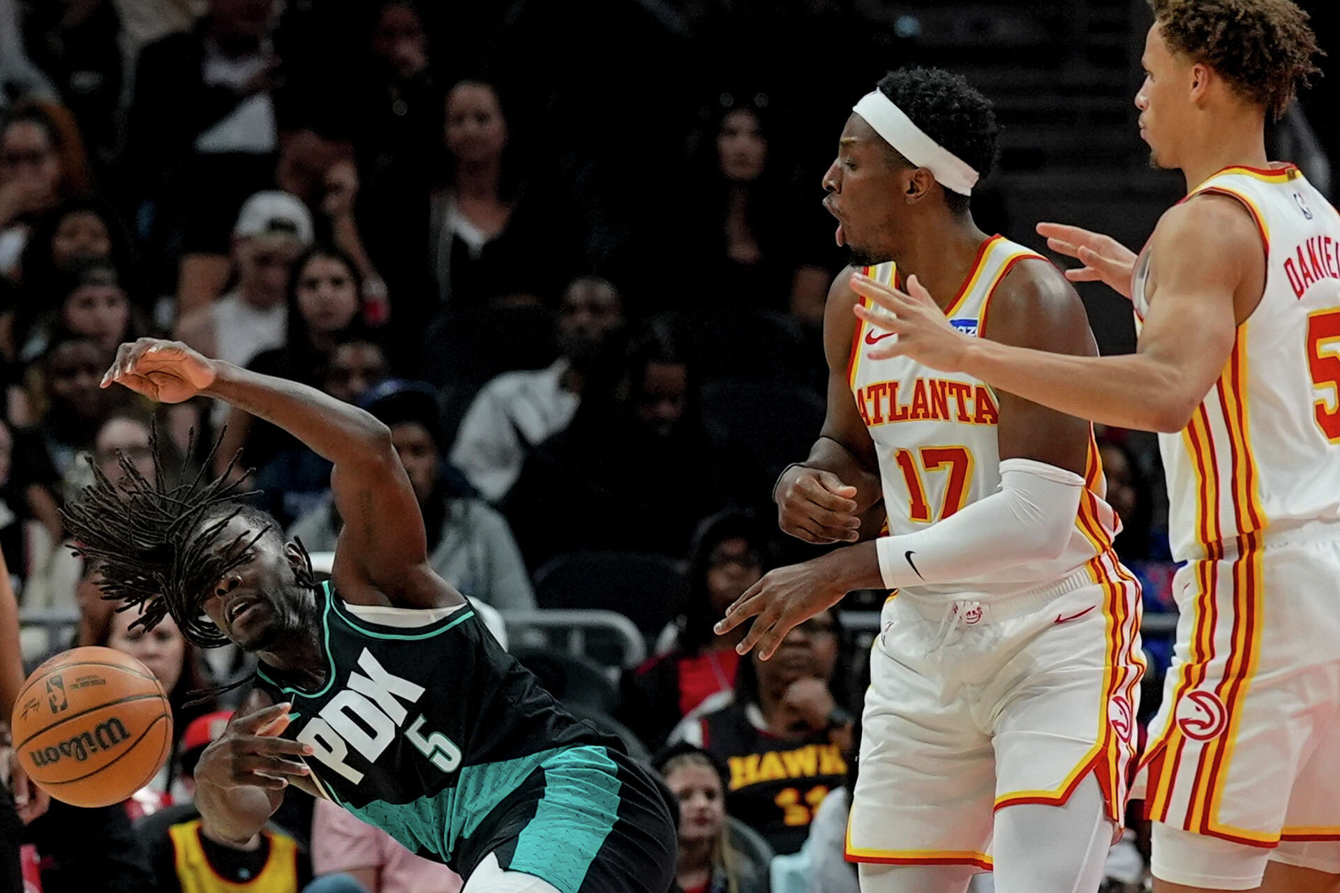 Hawks score 44 points in the 1st quarter and rout the Trail Blazers 135-101