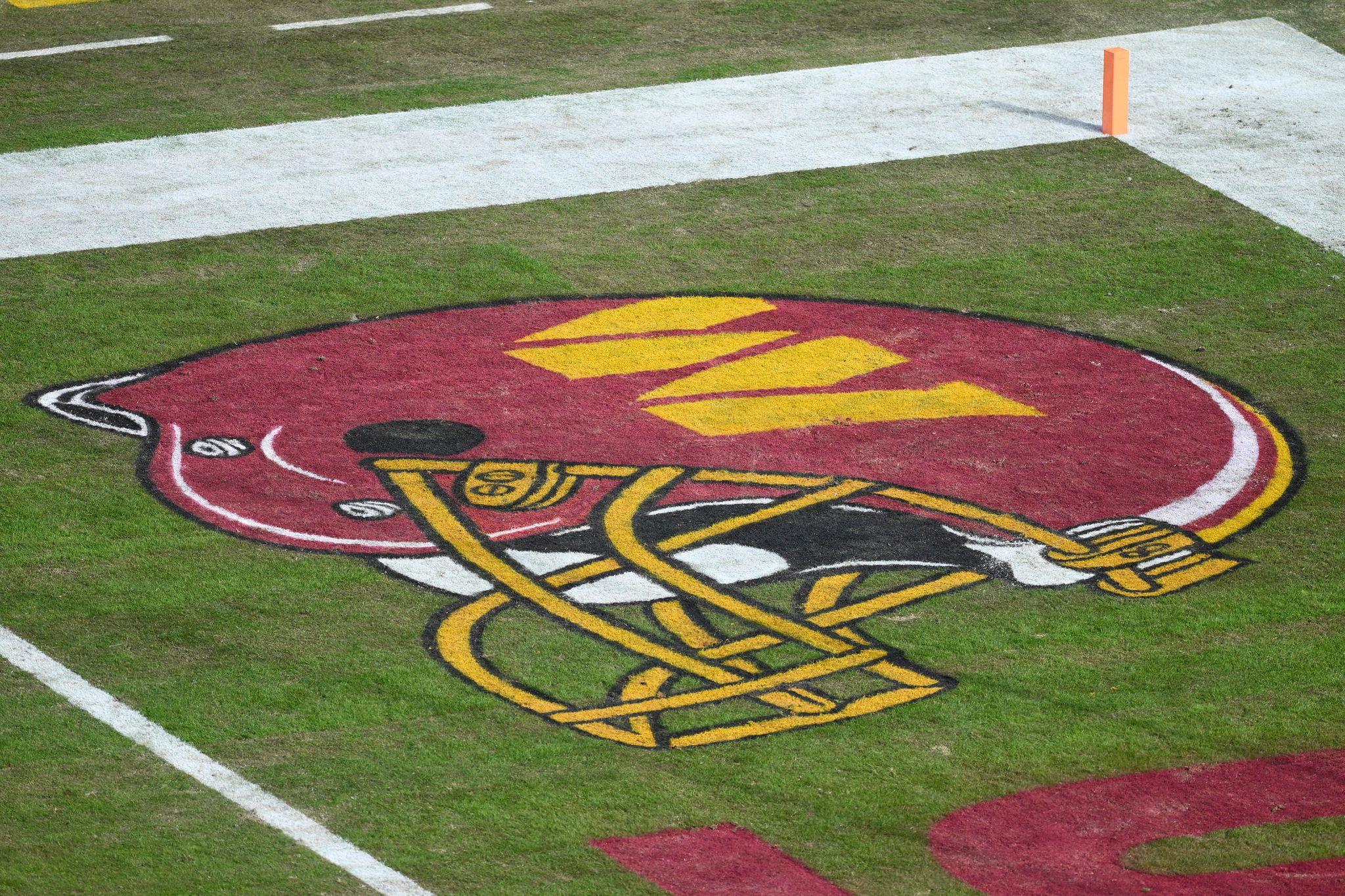 Commanders sign veteran offensive lineman Andrew Wylie to an extension