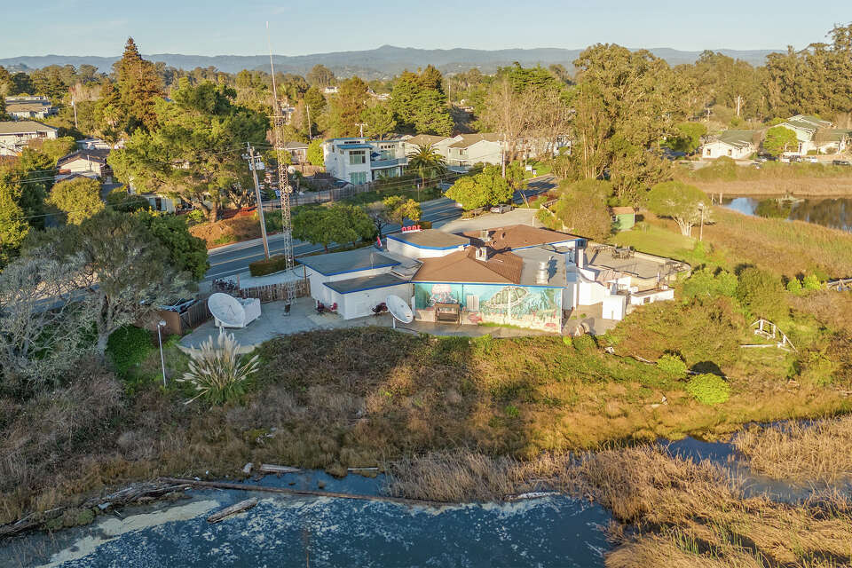 A seaside Santa Cruz property comes with bunker and radio stations