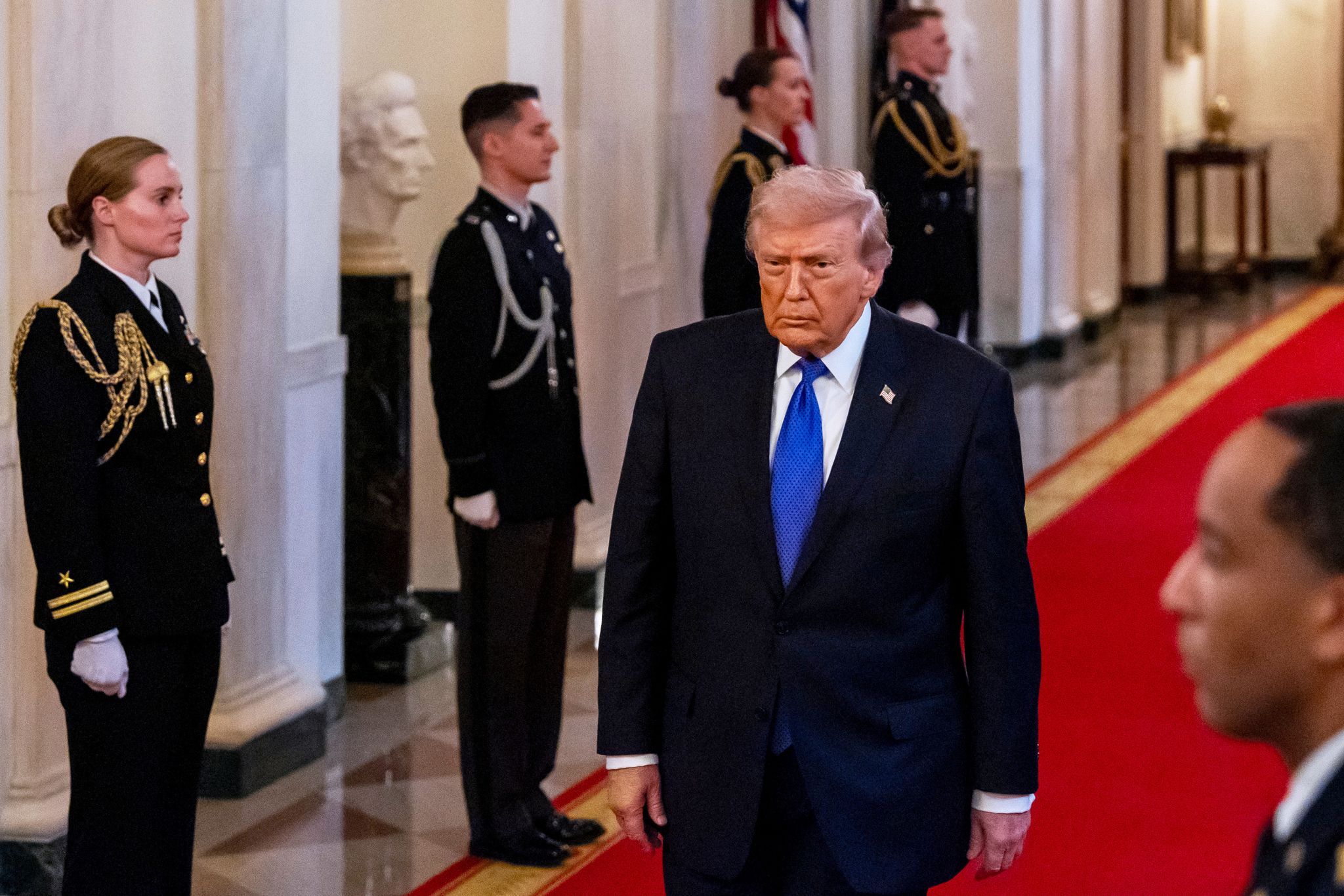 Trump rechaza crecientes críticas a su plan de guerra contra Irán ...