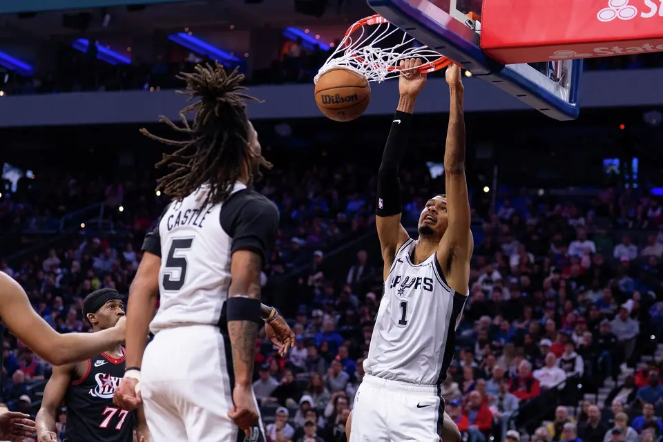 San Antonio Spurs' Victor Wembanyama, right, dunks the ball as Stephon Castle, left, look on during the first half of an NBA basketball game, Tuesday, March 3, 2026, in Philadelphia. (AP Photo/Chris Szagola)