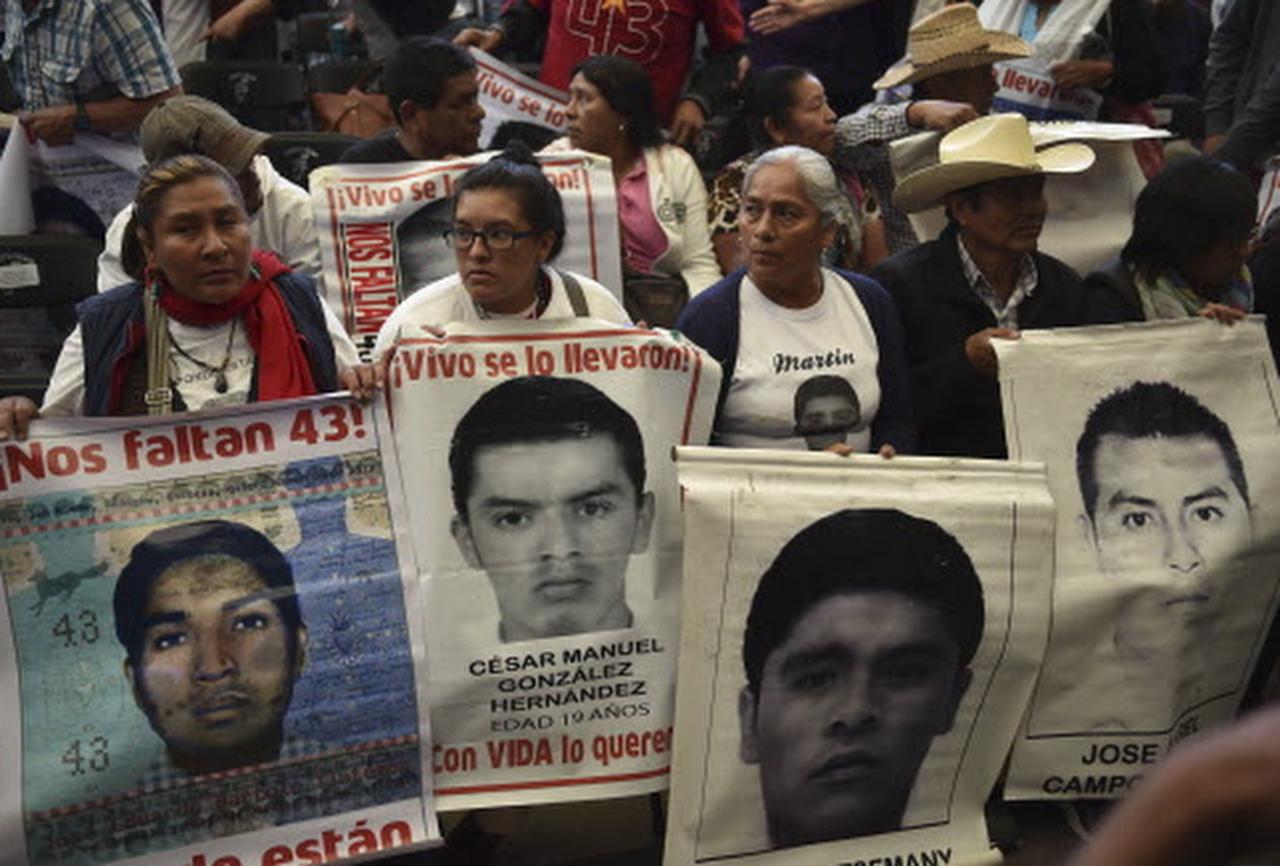 Detienen a dos investigadores del caso de los 43 desaparecidos de ...