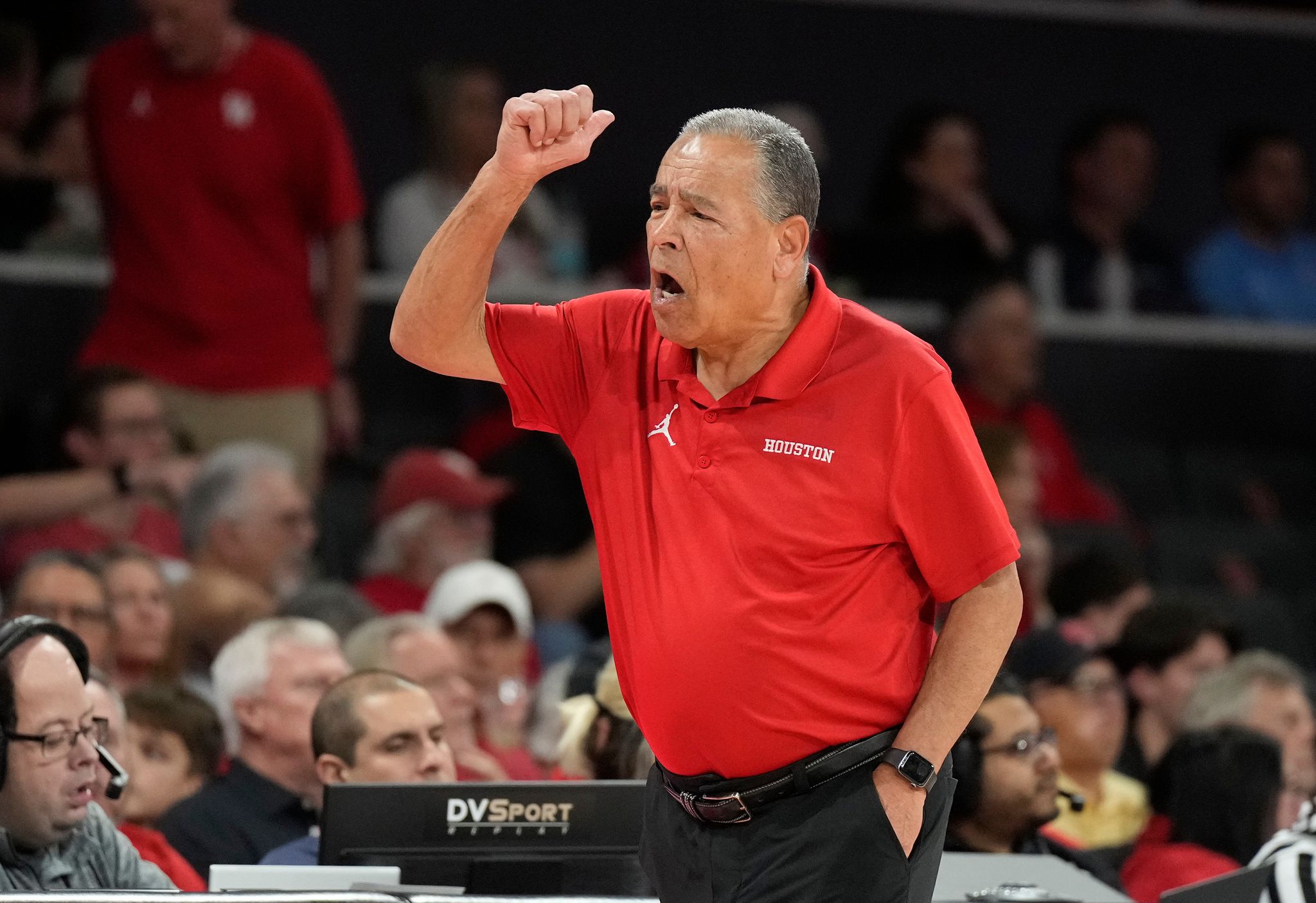 Houston coach Kelvin Sampson defers induction into North Carolina ...