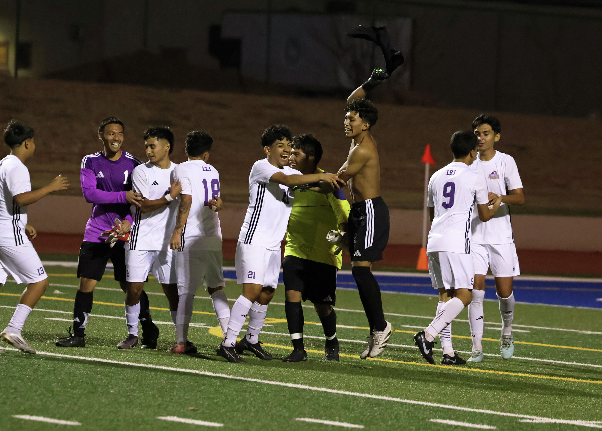 Photos: Wolves shock the first-place Bulldogs
