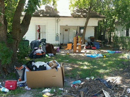 4 jailed after children rescued from 'nauseating' home, covered in feces