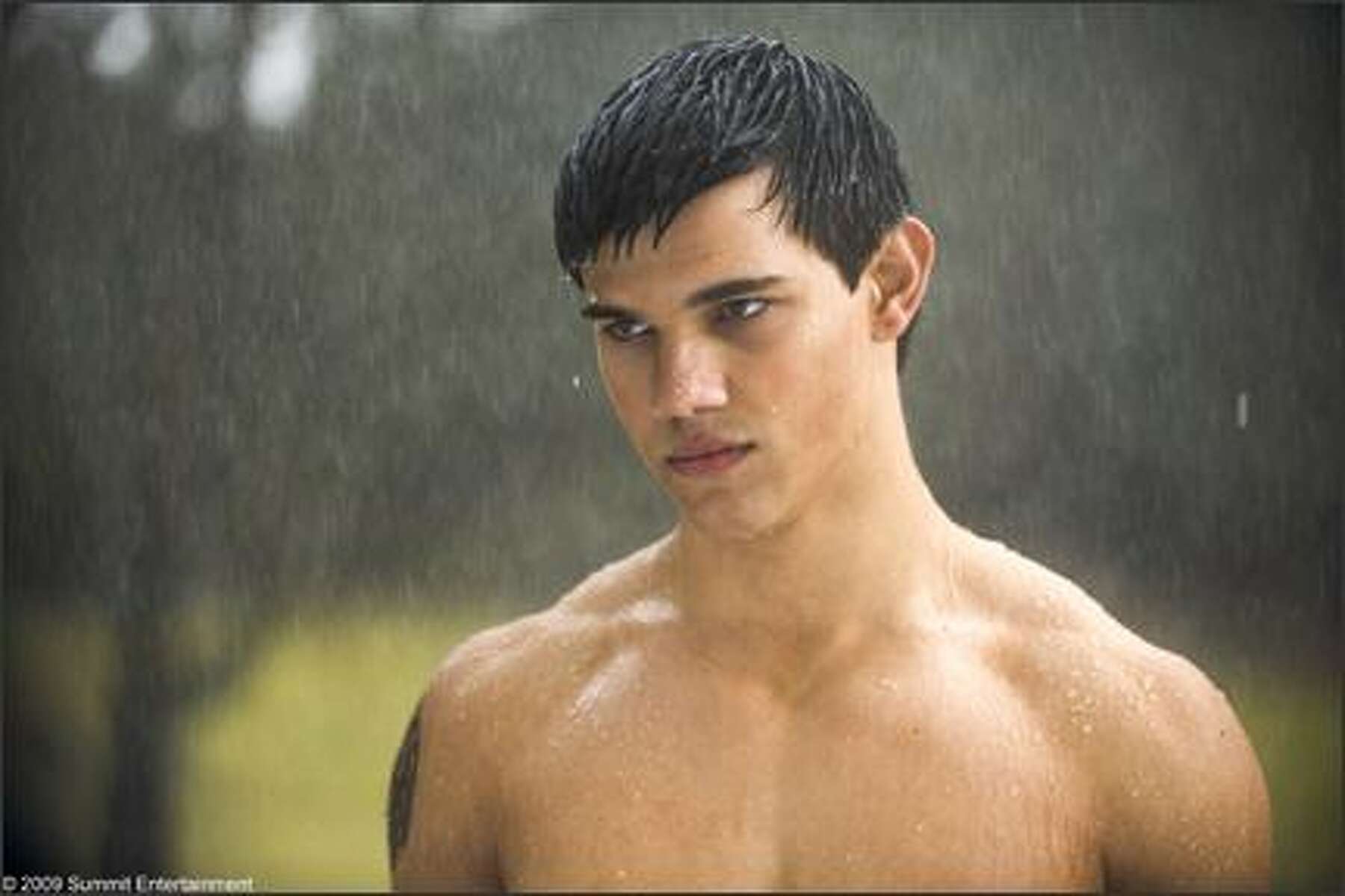Taylor Lautner talks 'New Moon' and 'Valentine's Day'