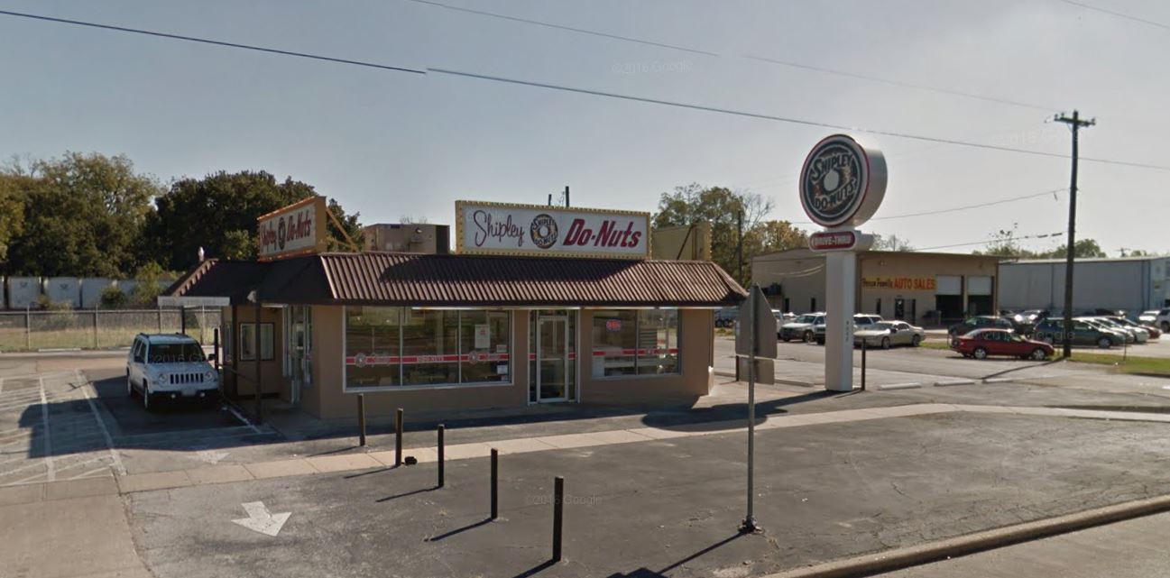 Watch: Robber hands out pastries to customers at Texas doughnut shop