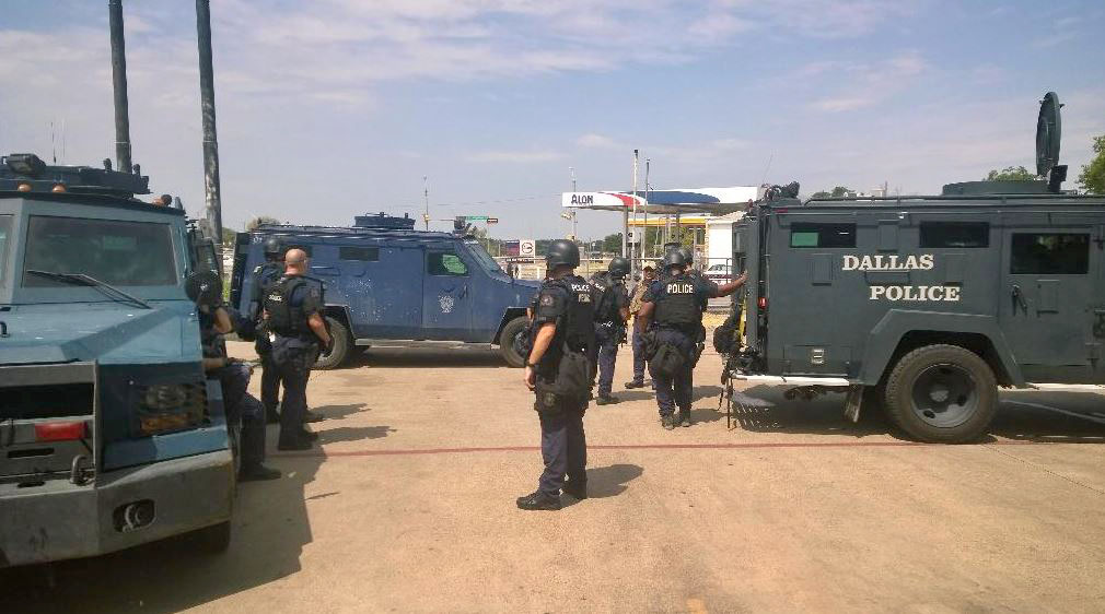 Dallas SWAT team arrests suspect in 2 killings after manhunt