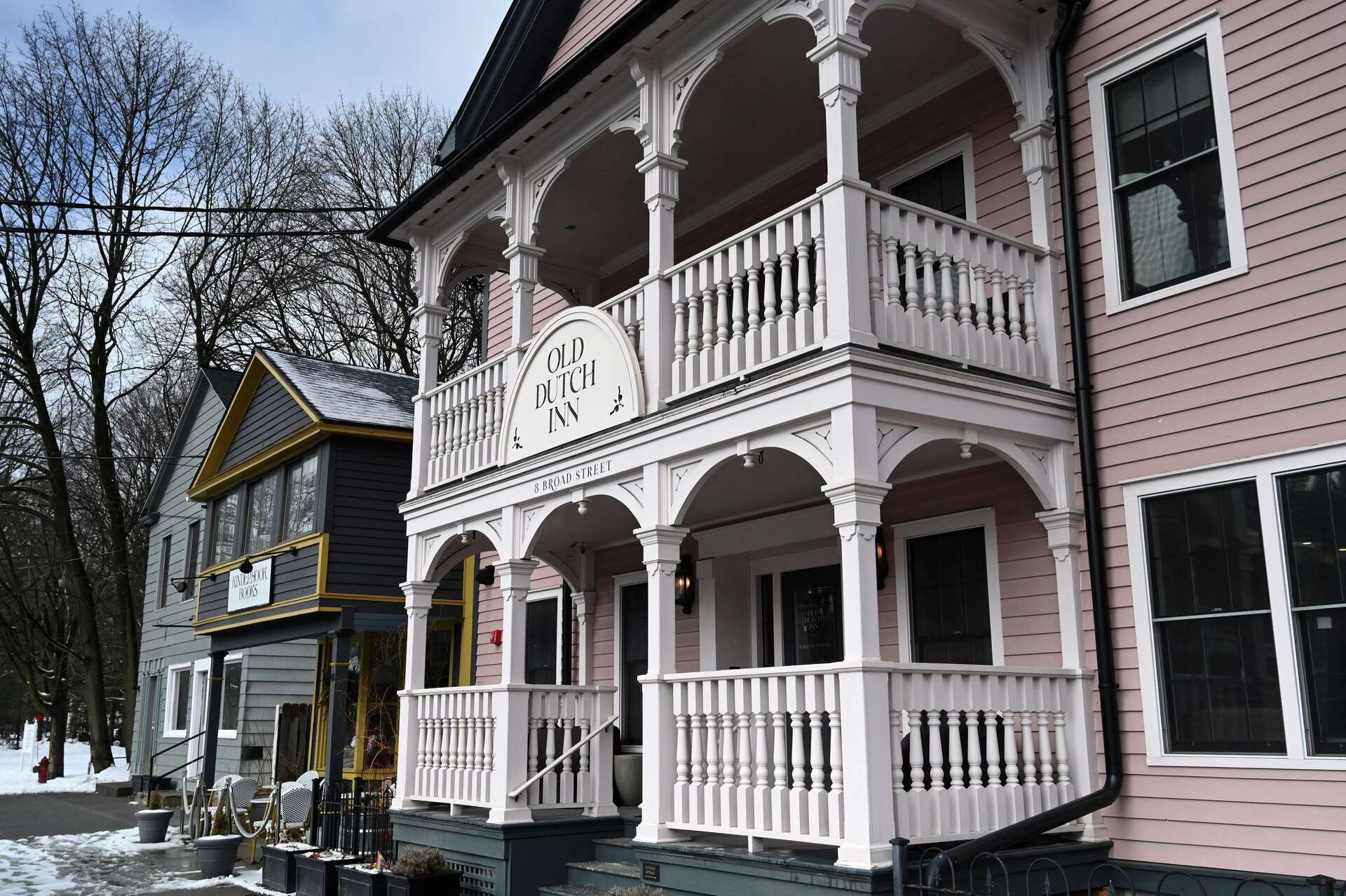 Dutch Inn Kite Old Dutch Inn boutique hotel in Kinderhook, Hudson Valley