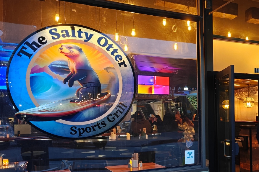 Santa Cruz restaurant changes logo after flurry of negative reviews - SFGATE