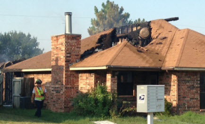 Three Arlington firefighters escape burning duplex