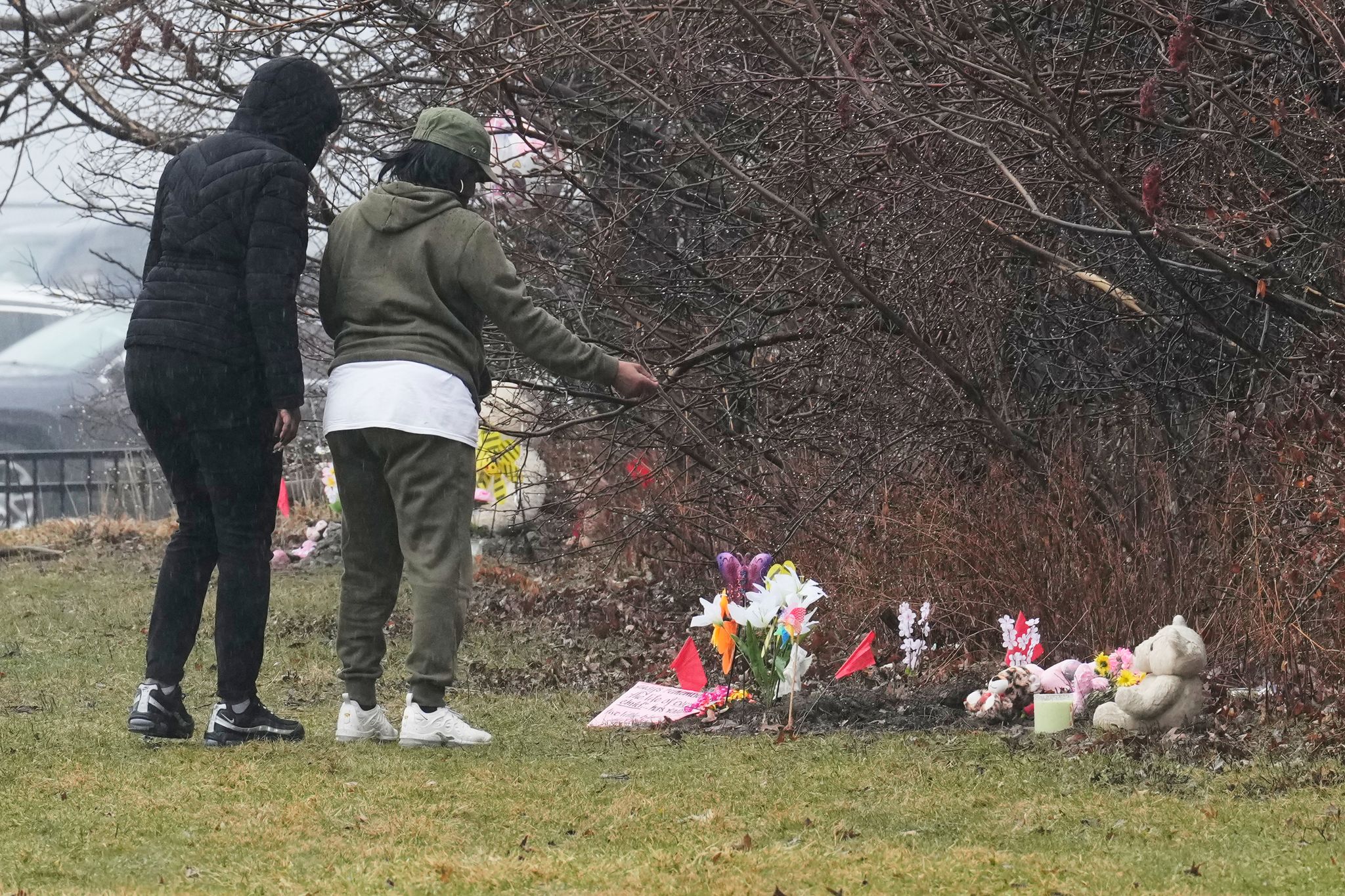 Mother of 2 girls found in shallow graves in Cleveland charged with murder