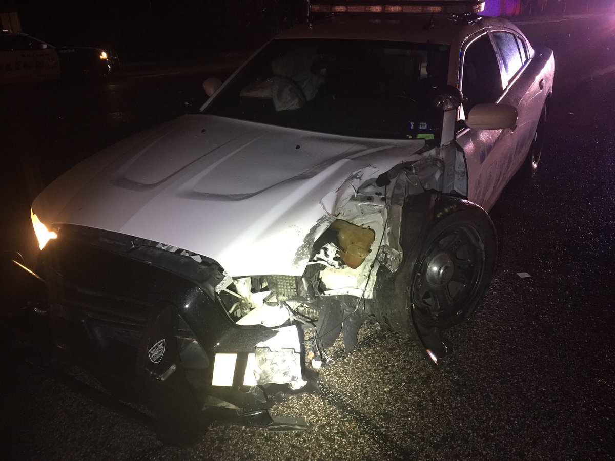 Dallas police officer crashes into light pole in Pleasant Grove after ...