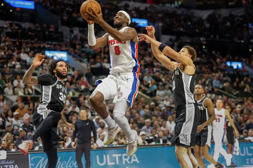 Detroit Pistons guard Caris LeVert (8) shoots the ball at Frost Bank Center in San Antonio, Thursday, March 5, 2026. The Spurs defeated the Pistons, 121-106.