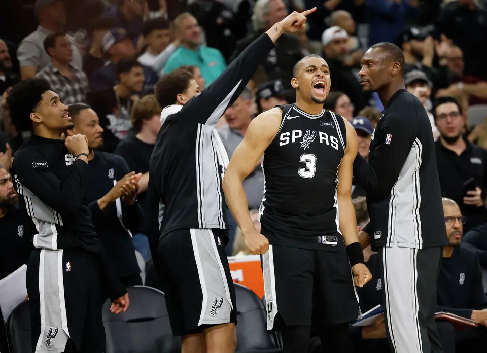 San Antonio Spurs forward Keldon Johnson (3) reacts at Frost Bank Center in San Antonio, Thursday, March 5, 2026. The Spurs defeated the Pistons, 121-106.
