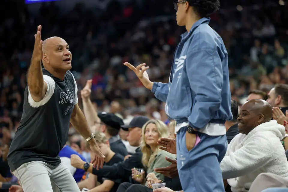 Spurs fans celebrate at Frost Bank Center in San Antonio, Thursday, March 5, 2026. The Spurs defeated the Pistons, 121-106.
