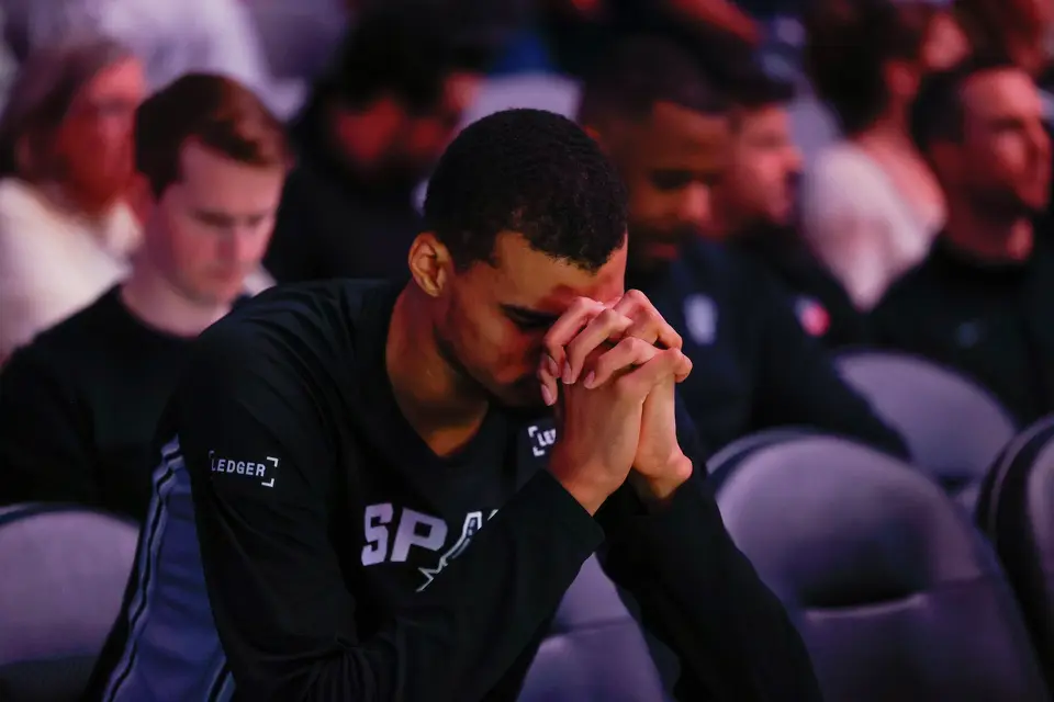 San Antonio Spurs forward Victor Wembanyama (1) prays before a game at Frost Bank Center in San Antonio, Thursday, March 5, 2026. The Spurs defeated the Pistons, 121-106.