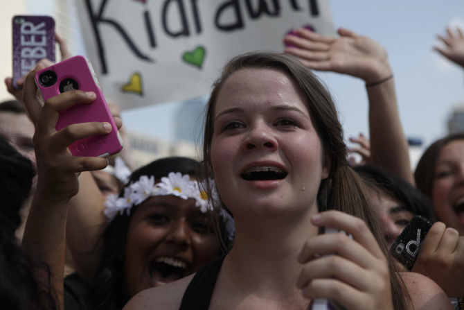 Pretean Riot Screaming, crying preteens highlight Justin Bieber's 'Believe World ...