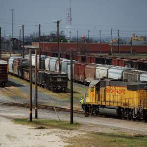 Hill Country county to build overpass at busy railroad crossing