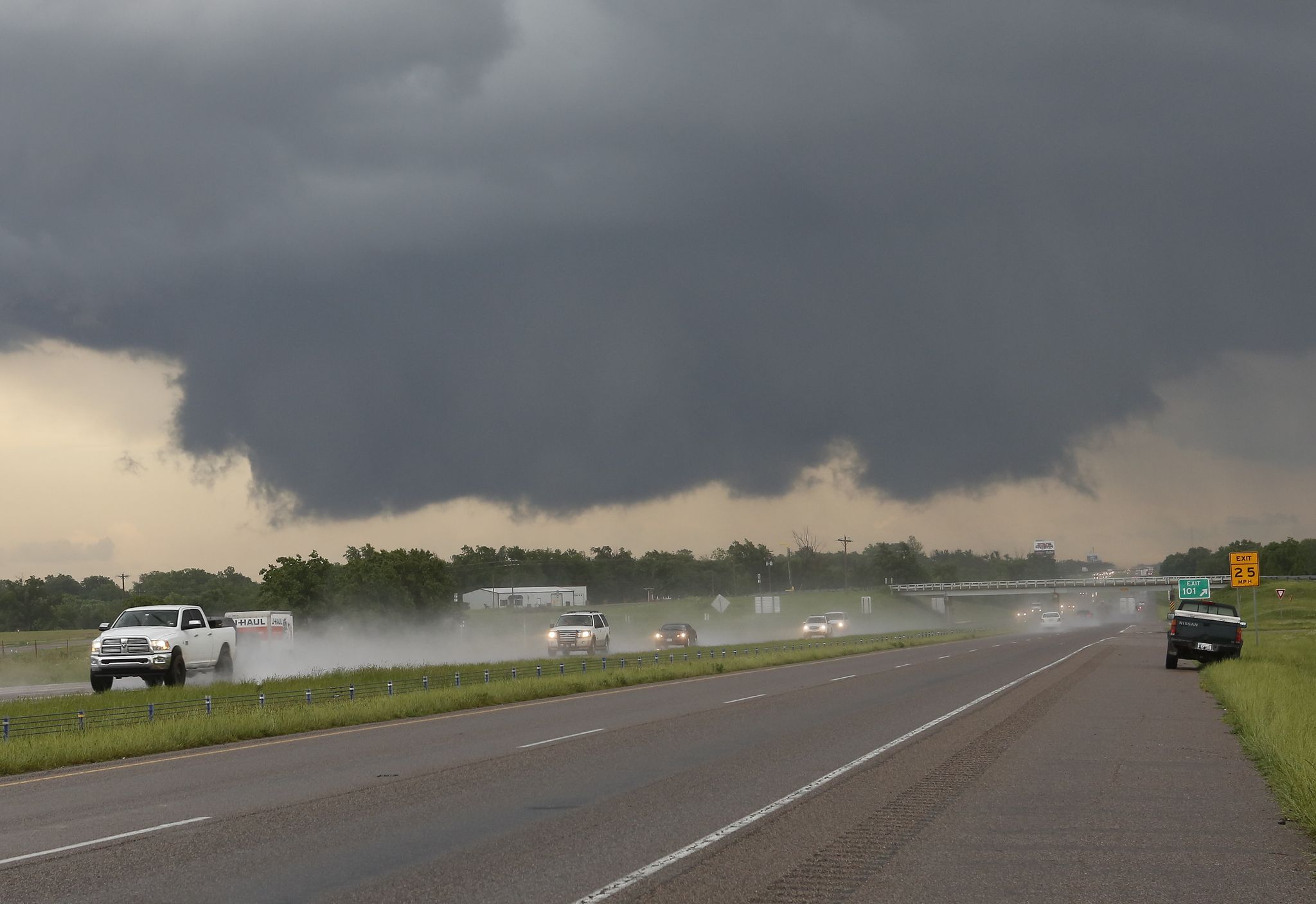 Tornadoes touch down in Oklahoma, Arkansas; 1 confirmed in Tulsa area