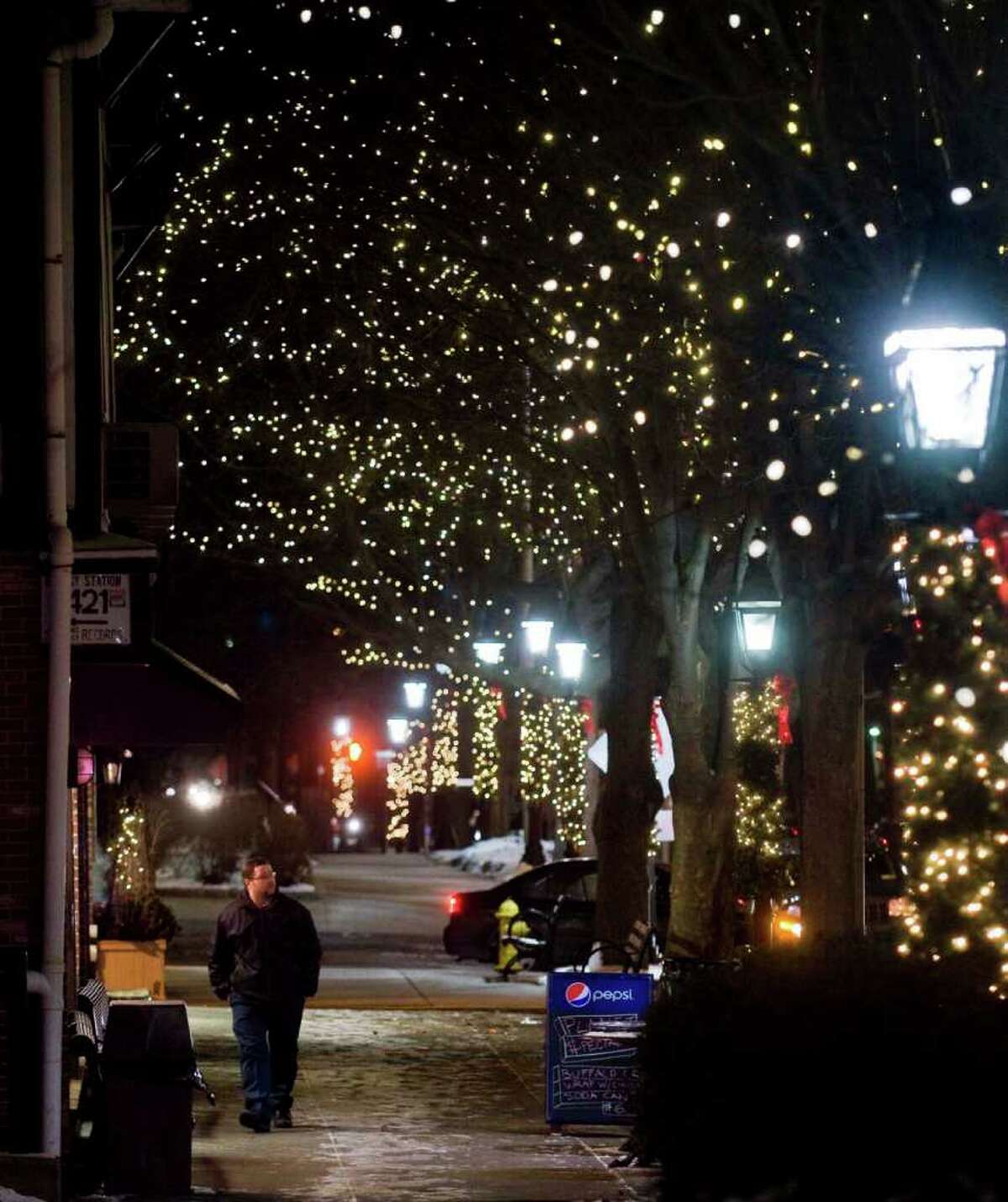 Ridgefield's Christmas lights go green