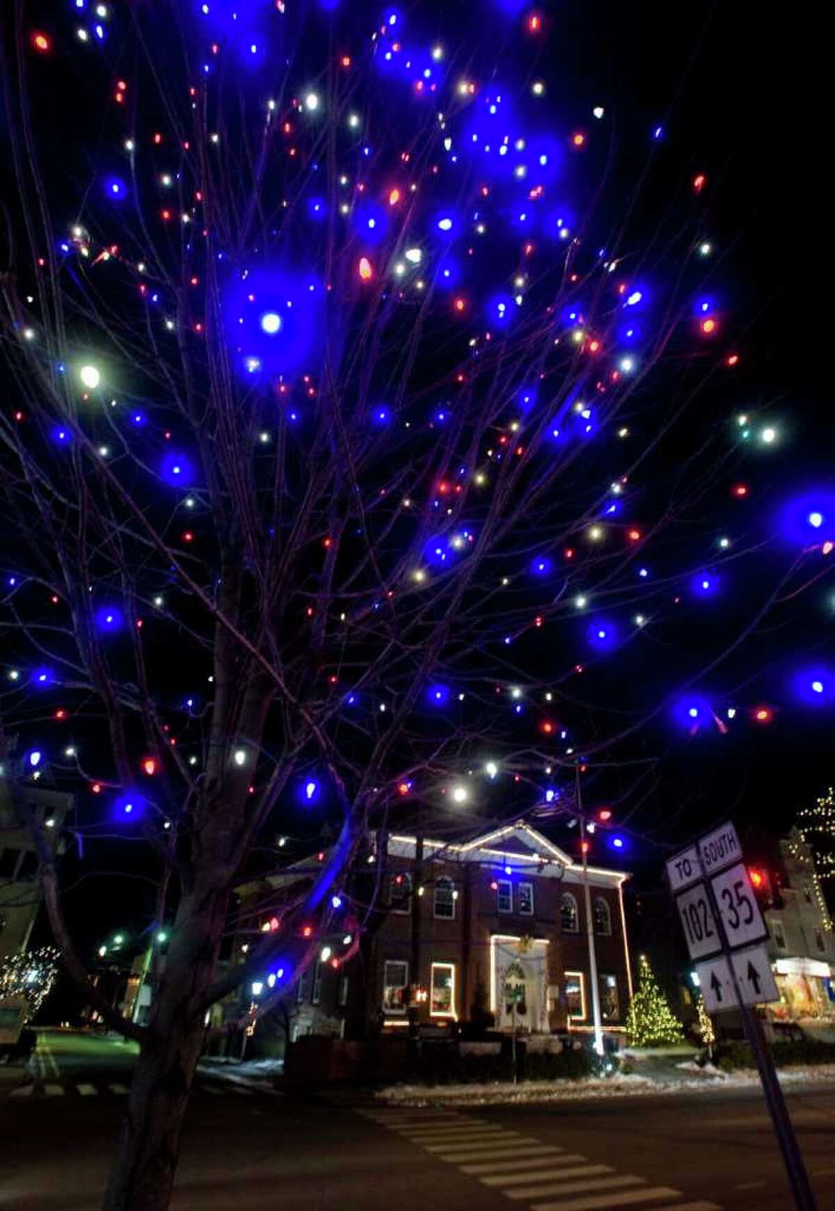 Ridgefield's Christmas lights go green