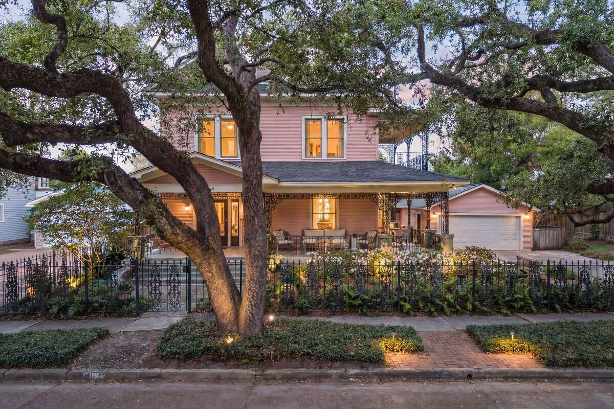 411 Bayland Ave in the historic Houston Woodland Heights neighborhood.