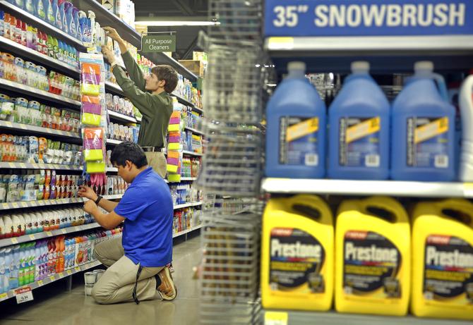 Wal-Mart cuts a new path through rural Texas