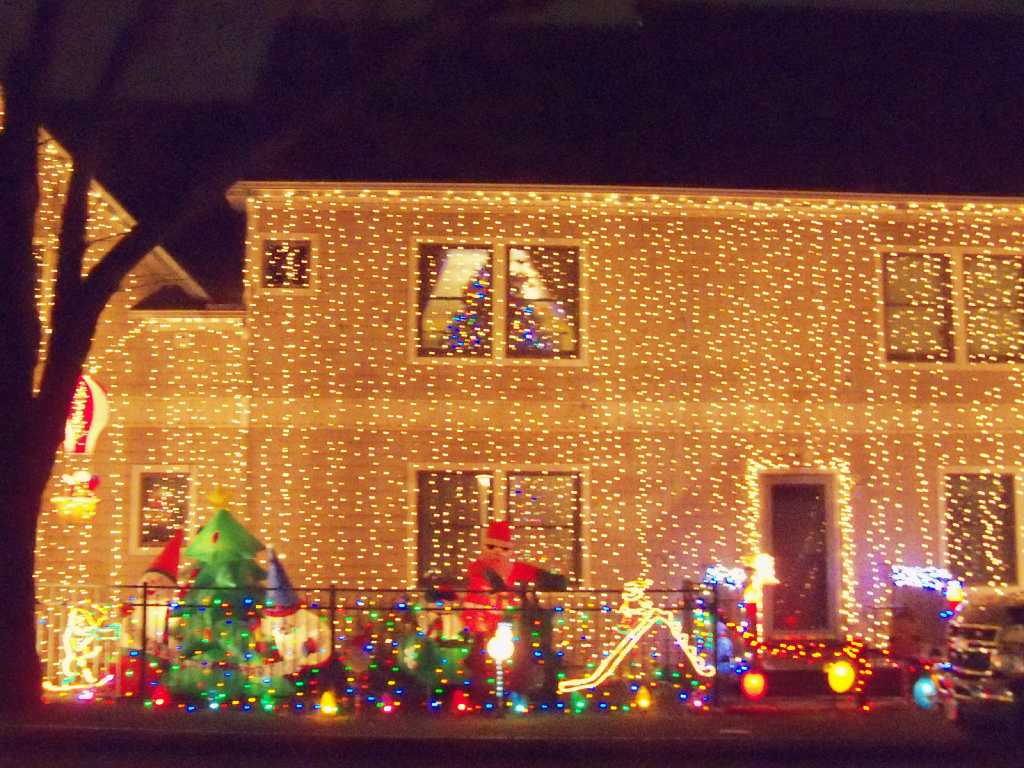 Fairfield home lights up - and how! - with holiday spirit