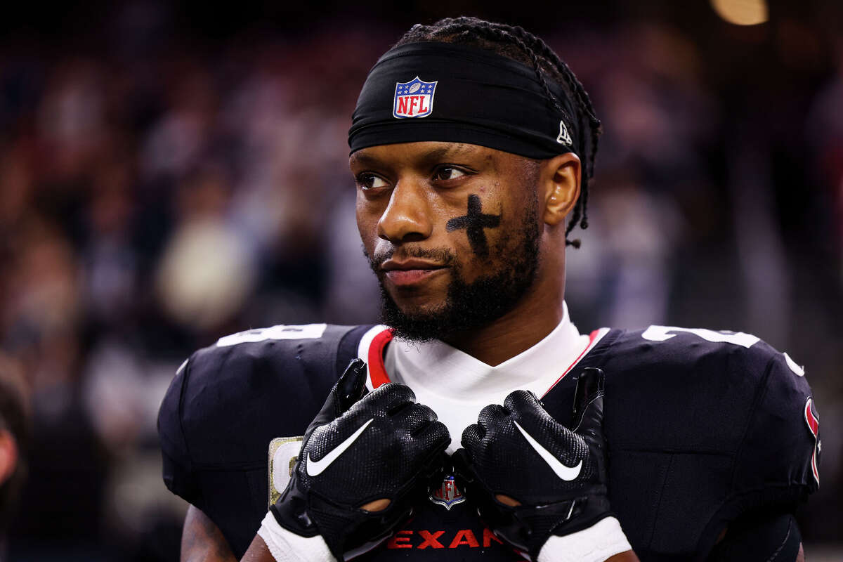 After missing the entire 2025 NFL season with an undisclosed injury, the Houston Texans will move on from Joe Mixon. 