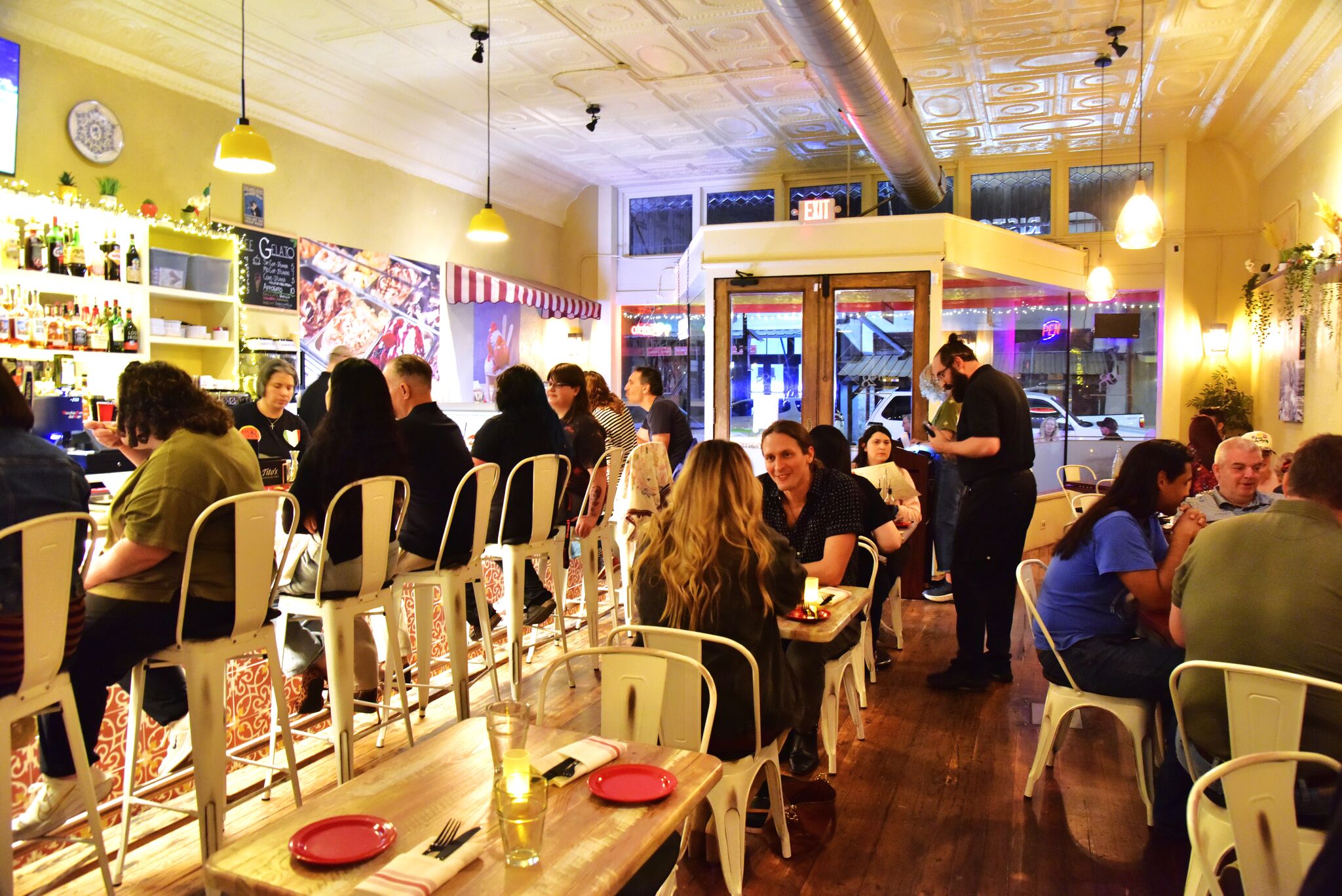 Numero 28 drawing Italian food lovers in Bastrop