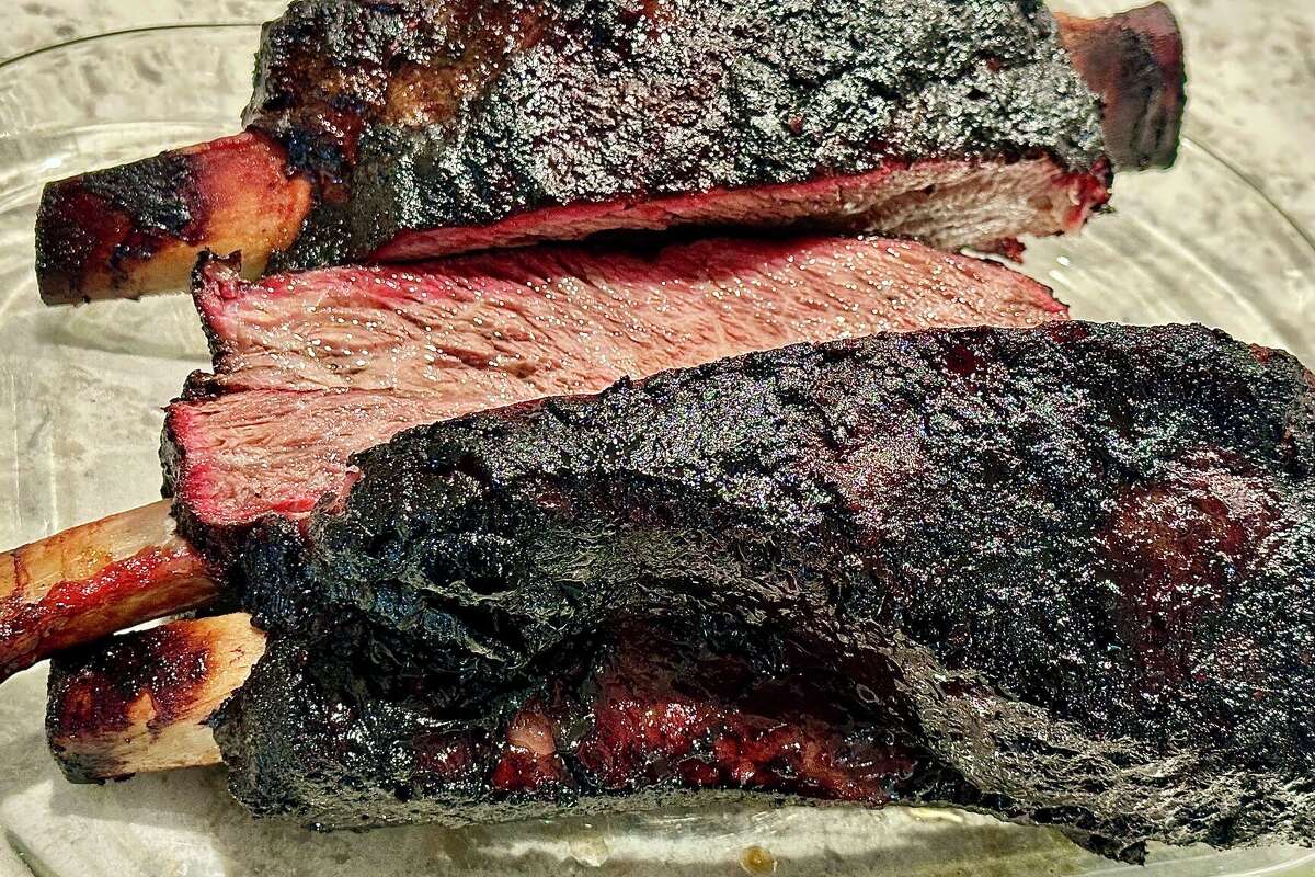 A single cut of smoked full plate beef ribs.