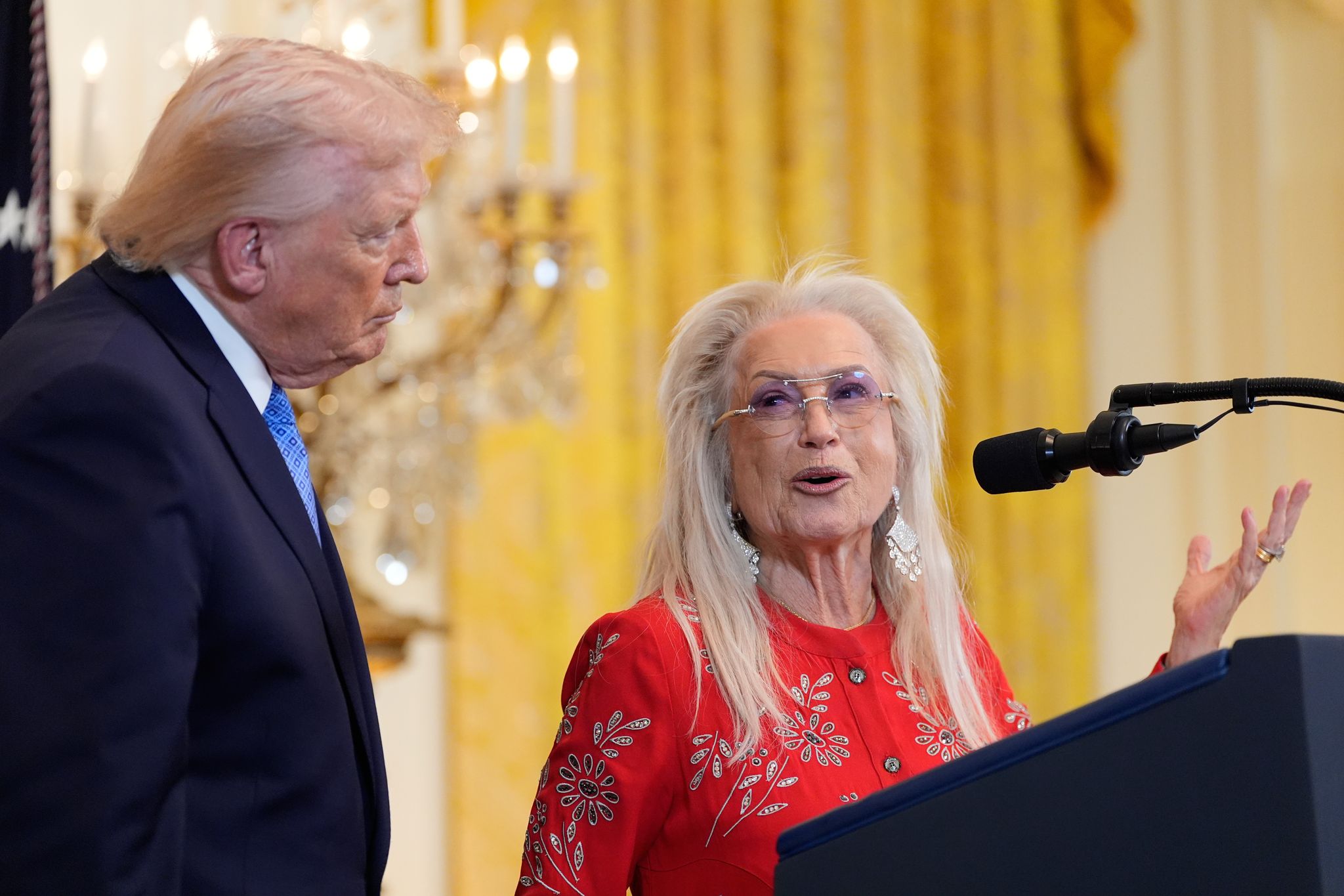 Bericht: Miriam Adelson von den Mavs spendete 25 Millionen Dollar für ...