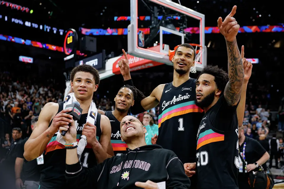 San Antonio Spurs forward Carter Bryant (11) leads his teammates Devin Vassell (24), Victor Wembanyama (1), and Julian Champagnie (30), along with their fans, in a 'Go Spurs Go' chant after a dramatic comeback victory over the LA Clippers at Frost Bank Center in San Antonio on Friday, March 6, 2026. The Spurs overcame a 25-point deficit to win the game 116-112.