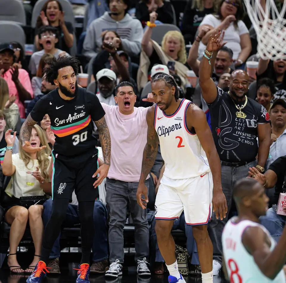 San Antonio Spurs forward Julian Champagnie (30) reacts after making a three-pointer over LA Clippers forward Kawhi Leonard (2) during the third quarter at Frost Bank Center in San Antonio, Friday, March 6, 2026. The Spurs rallied from a 25-point deficit to defeat the Clippers, winning the game 116-112.
