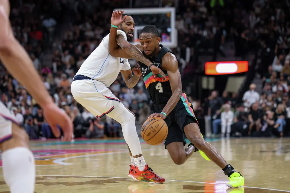 San Antonio Spurs guard De'Aaron Fox (4) drives past LA Clippers forward Derrick Jones Jr. (5) during the fourth quarter at Frost Bank Center in San Antonio, Friday, March 6, 2026. The Spurs rallied from a 25-point deficit to defeat the Clippers, winning the game 116-112.