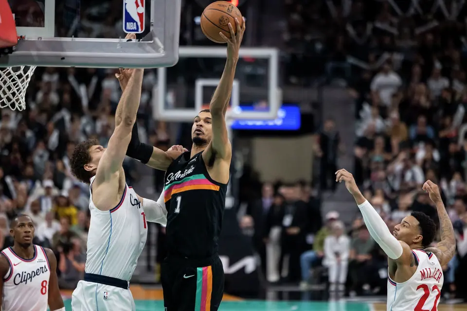 San Antonio Spurs forward Victor Wembanyama (1) reaches to shoot the ball at Frost Bank Center in San Antonio on Friday, March 6, 2026. The Spurs defeated the Clippers 116-112.