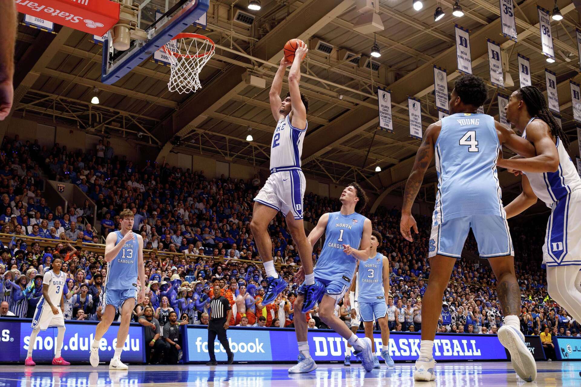 Cameron Boozer scores 26 as No. 1 Duke beats No. 17 North Carolina 76-61