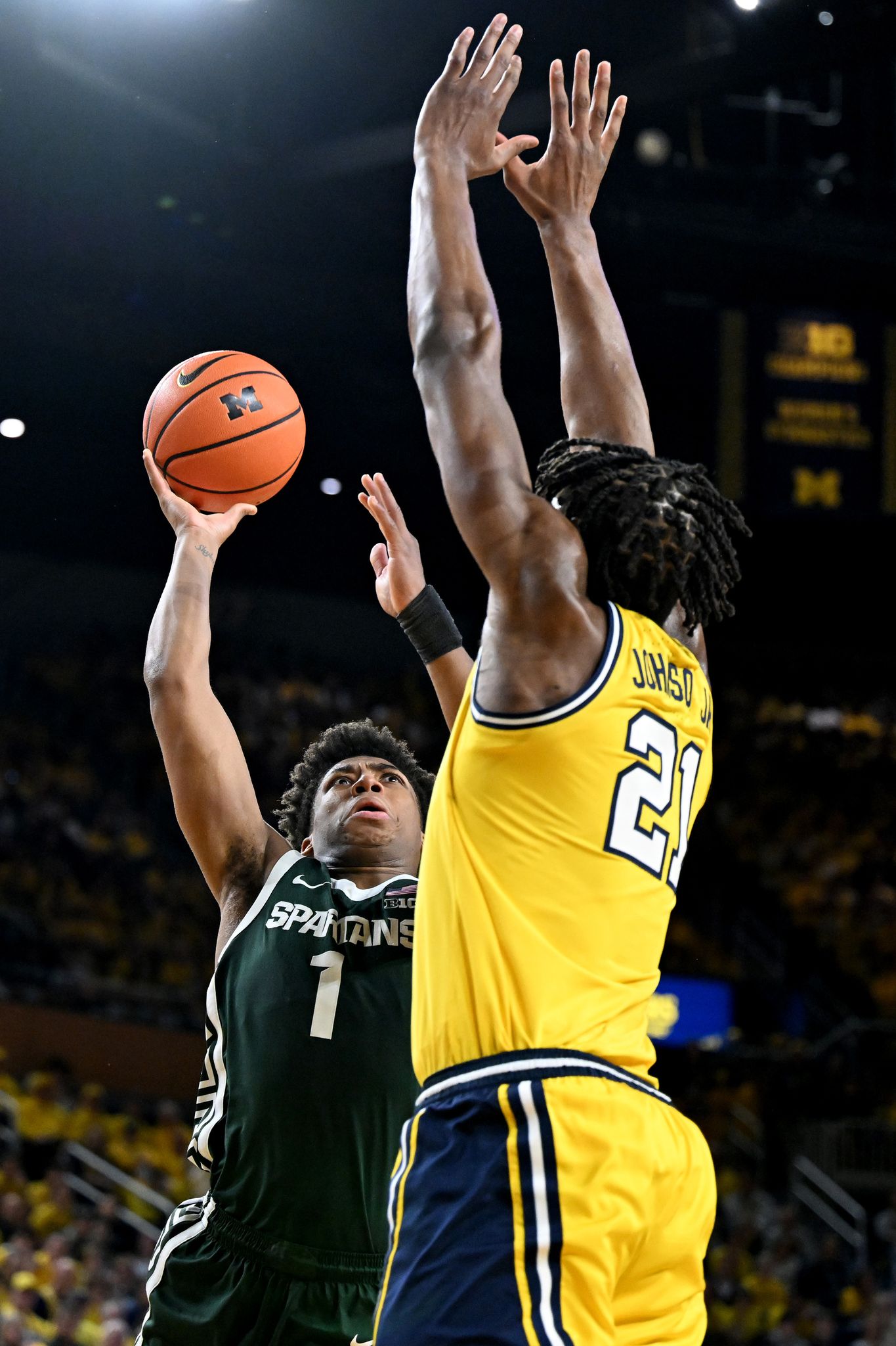 No. 3 Michigan tops No. 8 Michigan State 90-80 for 15th straight Big ...
