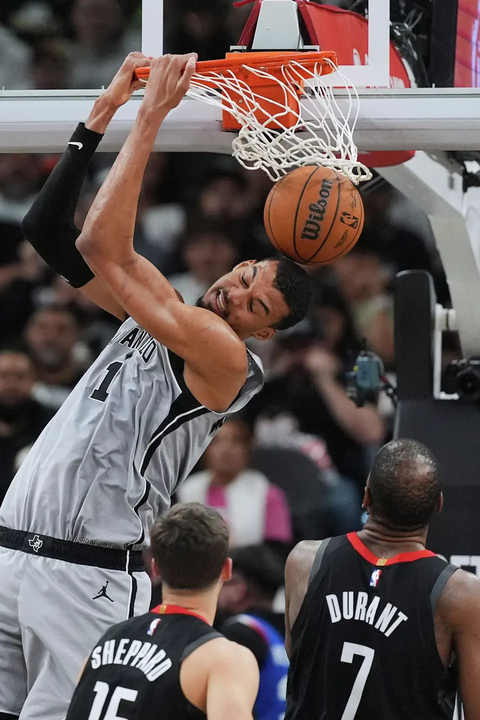 San Antonio Spurs forward Victor Wembanyama (1) dunks over Houston Rockets forward Kevin Durant (7) during the second half of an NBA basketball game in San Antonio, Sunday, March 8, 2026. (AP Photo/Eric Gay)