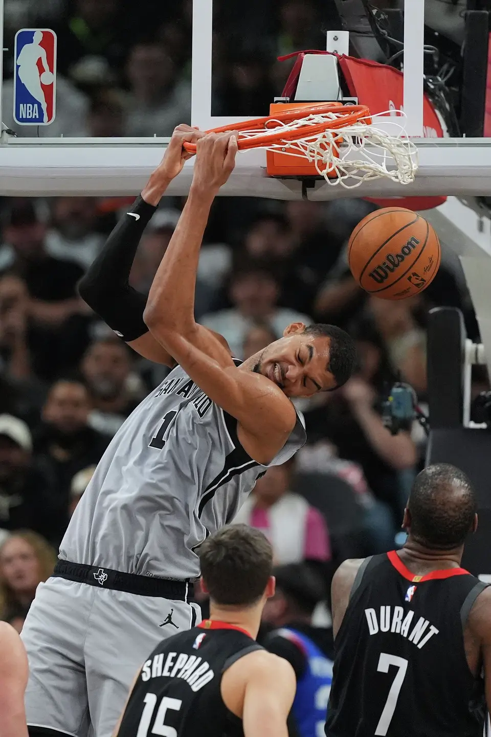 San Antonio Spurs forward Victor Wembanyama (1) dunks over Houston Rockets forward Kevin Durant (7) during the second half of an NBA basketball game in San Antonio, Sunday, March 8, 2026. (AP Photo/Eric Gay)