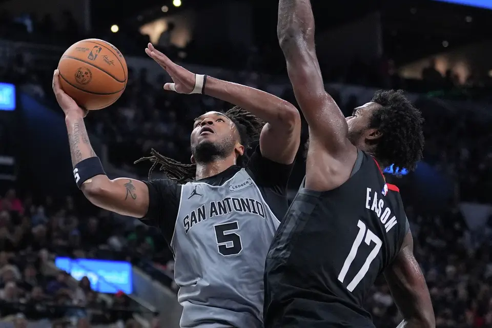 San Antonio Spurs guard Stephon Castle (5) drives to the basket against Houston Rockets forward Tari Eason (17) during the first half of an NBA basketball game in San Antonio, Sunday, March 8, 2026. (AP Photo/Eric Gay)